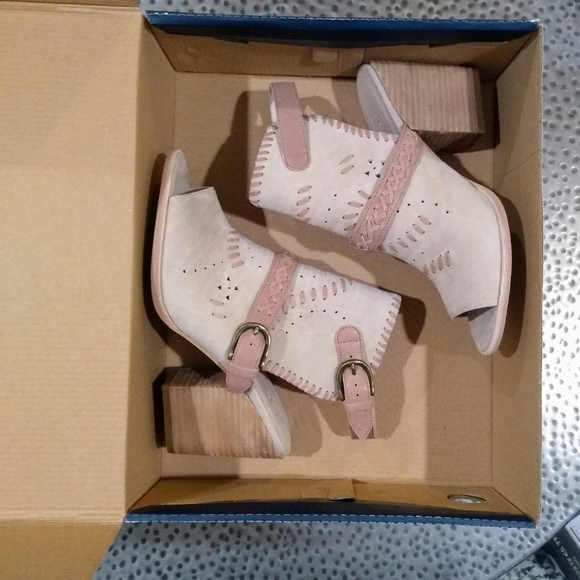 🆕🌿SUNDANCE BOHO LEATHER HIGH HEEL SANDALS🌿 - Picture 3 of 4